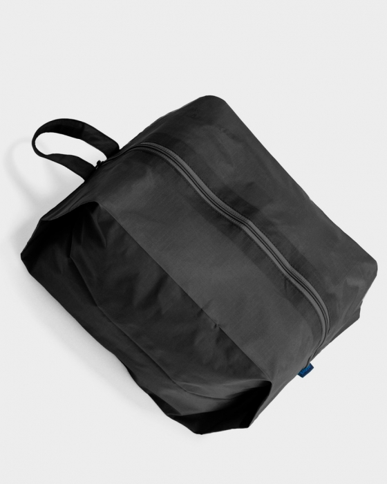 Large 3D Zip Black